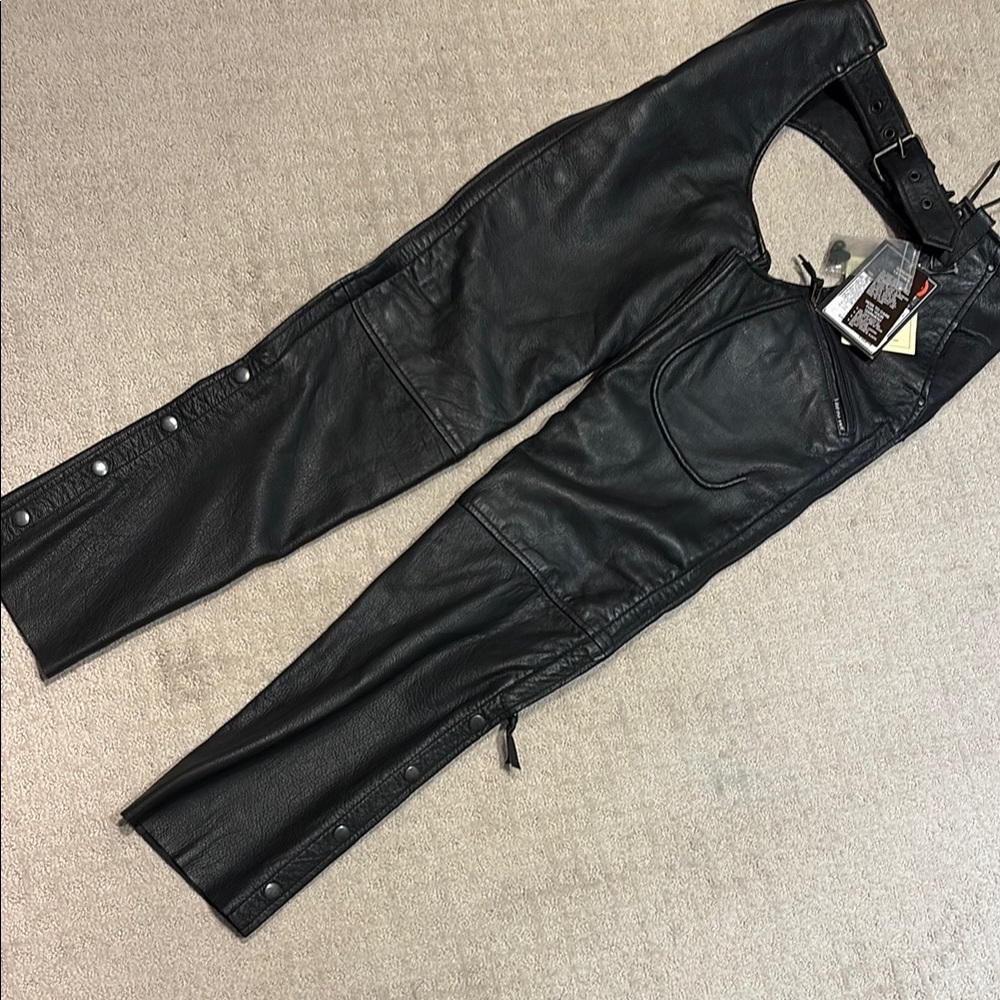 NWT Redline Black leather chaps with gator skin removable liners